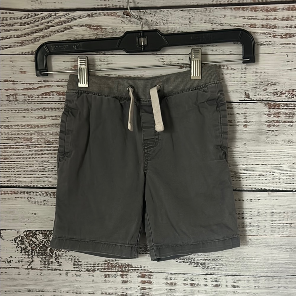 Gray cat & Jack shorts size 5t